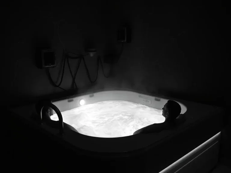 Jacuzzi Dream Meaning: Decoding Your Subconscious